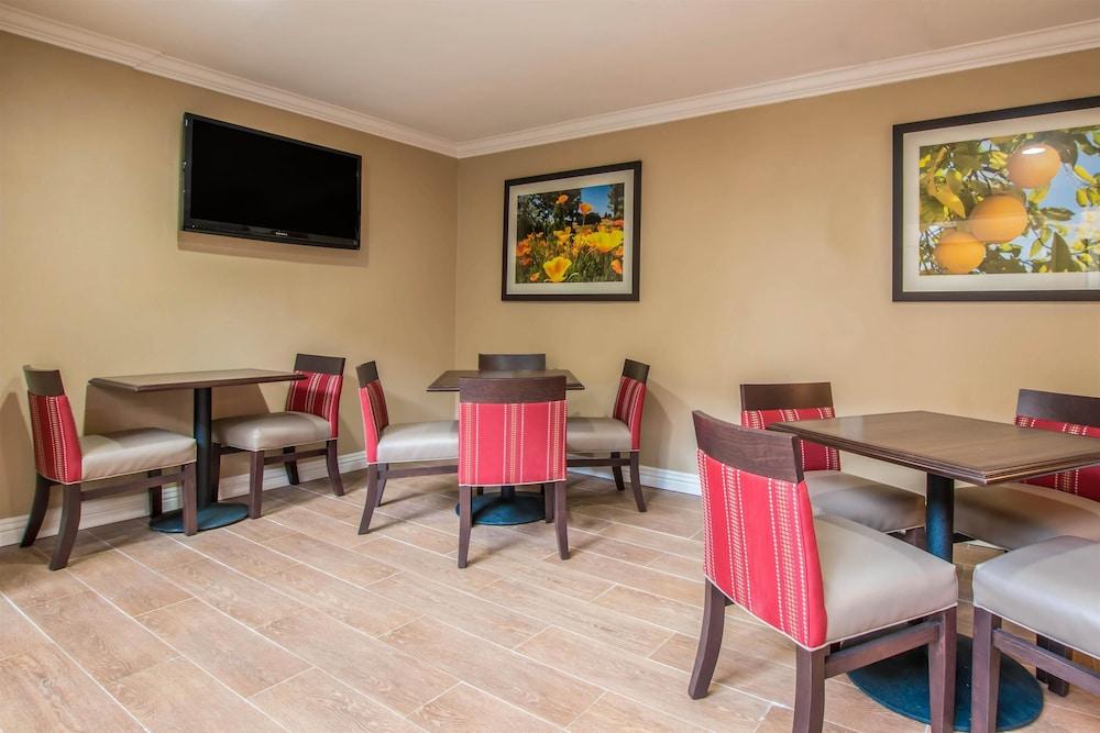 Quality Inn Дауни Екстериор снимка