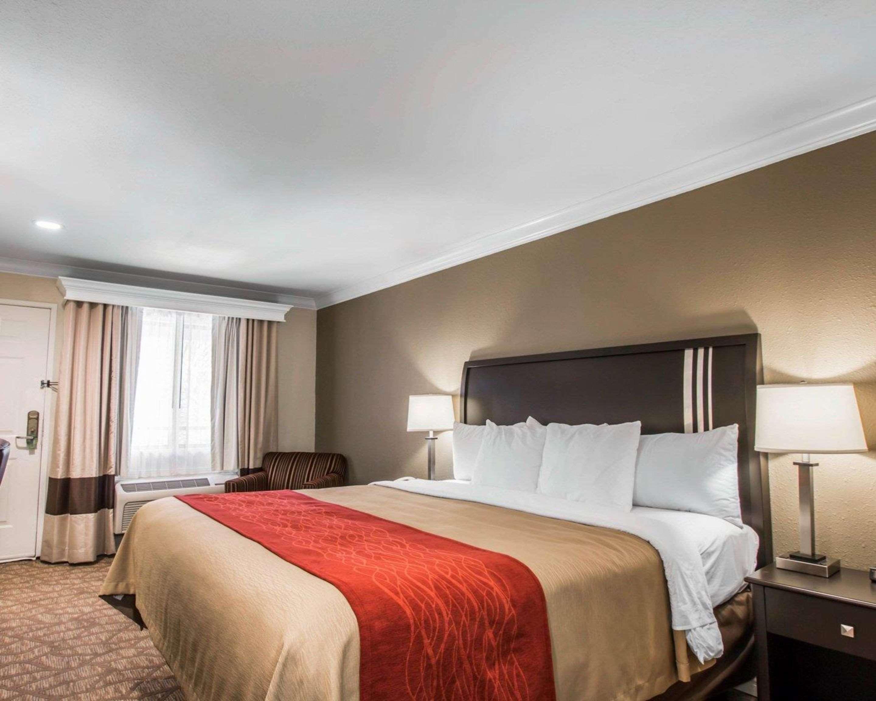 Quality Inn Дауни Екстериор снимка