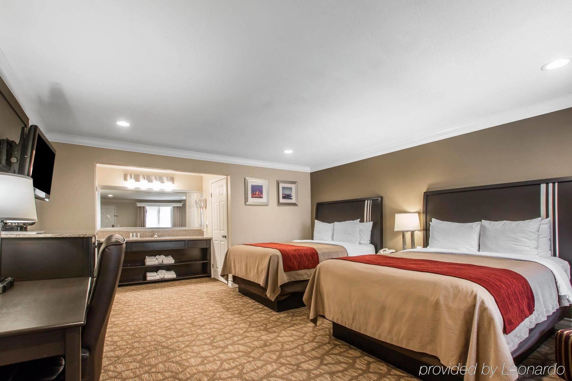 Quality Inn Дауни Екстериор снимка
